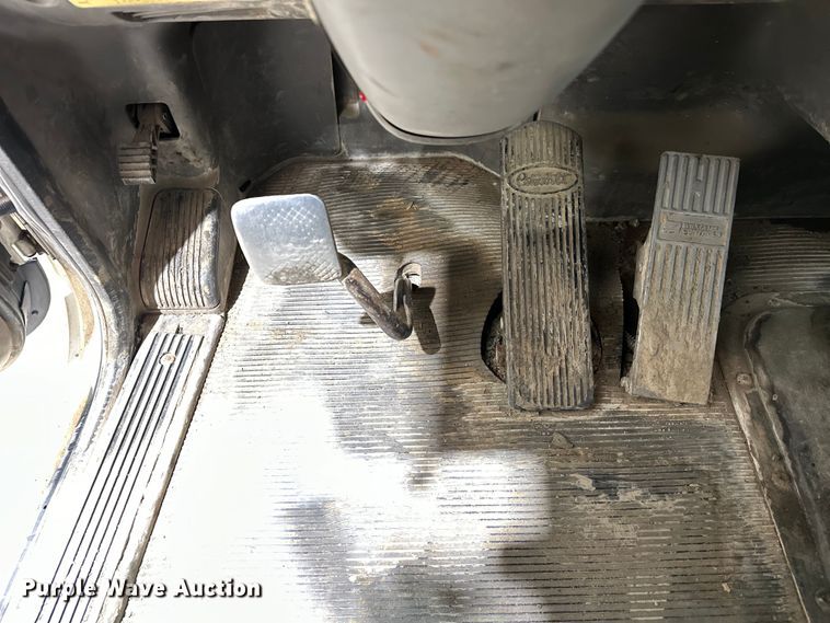 image for item EJ8925 2007 Peterbilt  379 semi truck