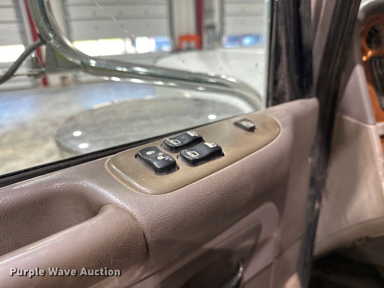 image for item EJ8925 2007 Peterbilt  379 semi truck