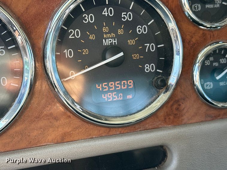 image for item EJ8925 2007 Peterbilt  379 semi truck