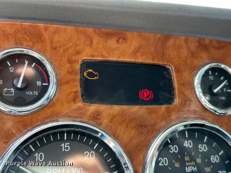 image for item EJ8925 2007 Peterbilt  379 semi truck