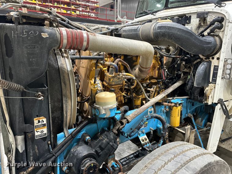 image for item EJ8925 2007 Peterbilt  379 semi truck