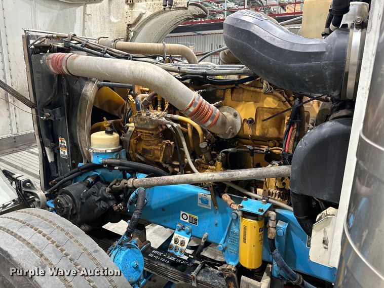 image for item EJ8925 2007 Peterbilt  379 semi truck