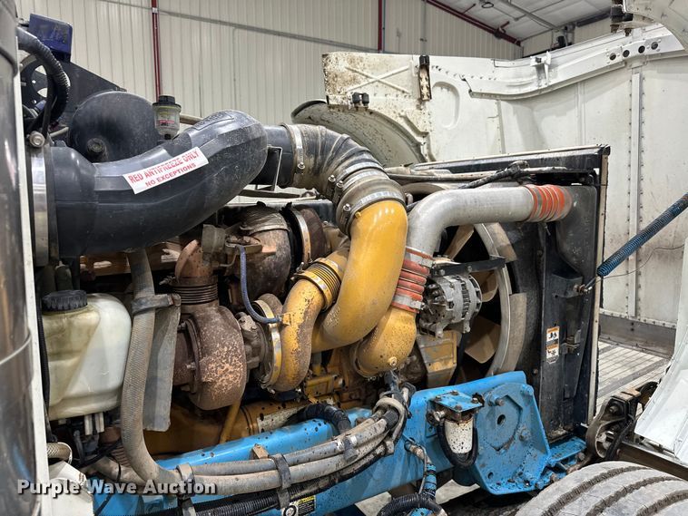 image for item EJ8925 2007 Peterbilt  379 semi truck