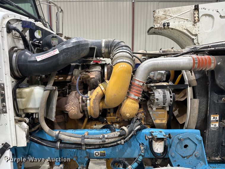 image for item EJ8925 2007 Peterbilt  379 semi truck