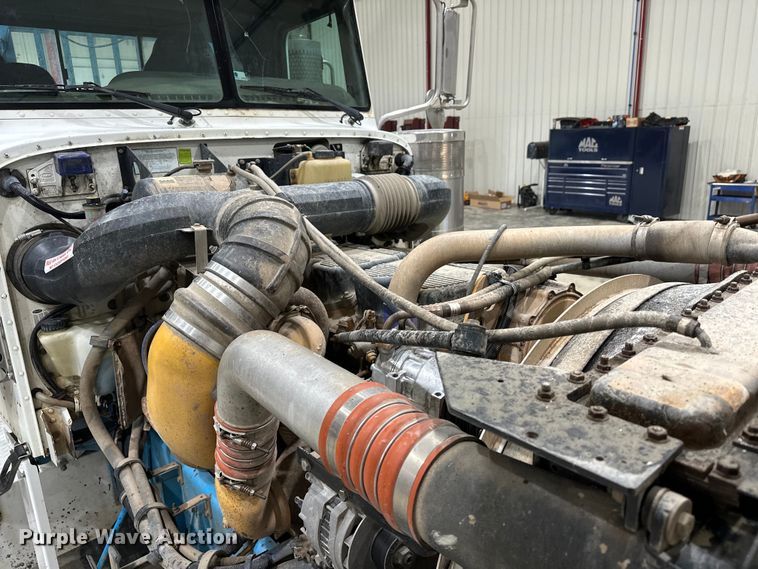 image for item EJ8925 2007 Peterbilt  379 semi truck