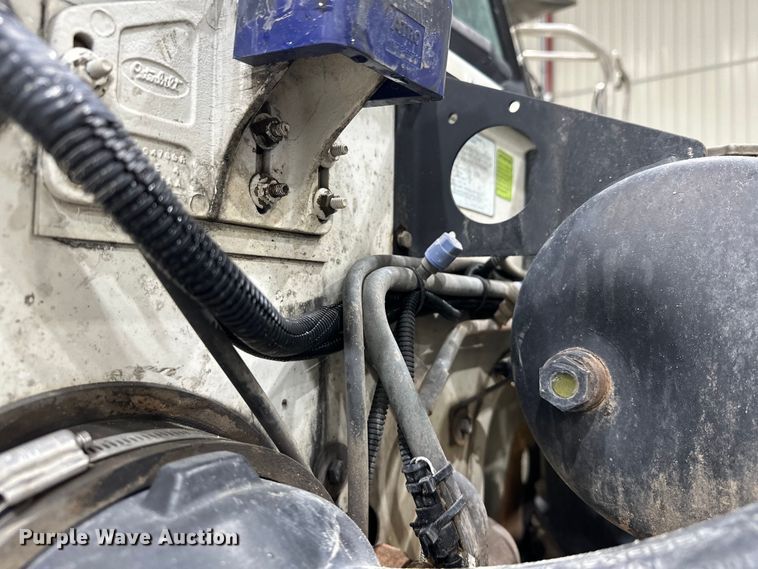 image for item EJ8925 2007 Peterbilt  379 semi truck