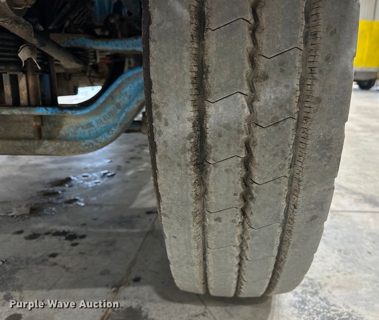 image for item EJ8925 2007 Peterbilt  379 semi truck