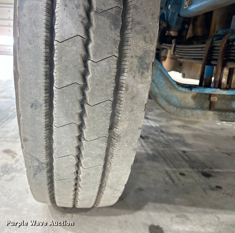 image for item EJ8925 2007 Peterbilt  379 semi truck