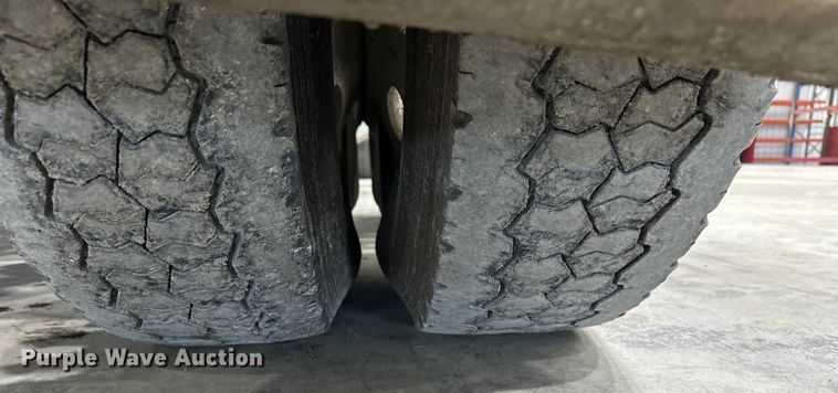 image for item EJ8925 2007 Peterbilt  379 semi truck