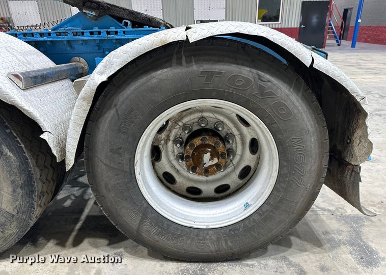 image for item EJ8925 2007 Peterbilt  379 semi truck