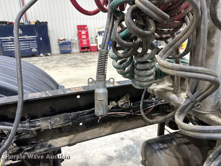 image for item EJ8926 2015 Peterbilt  389 semi truck