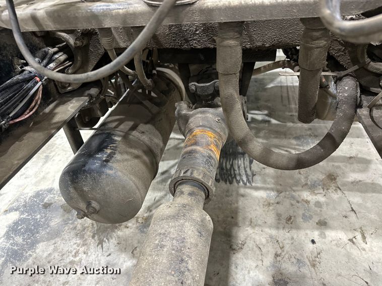 image for item EJ8926 2015 Peterbilt  389 semi truck