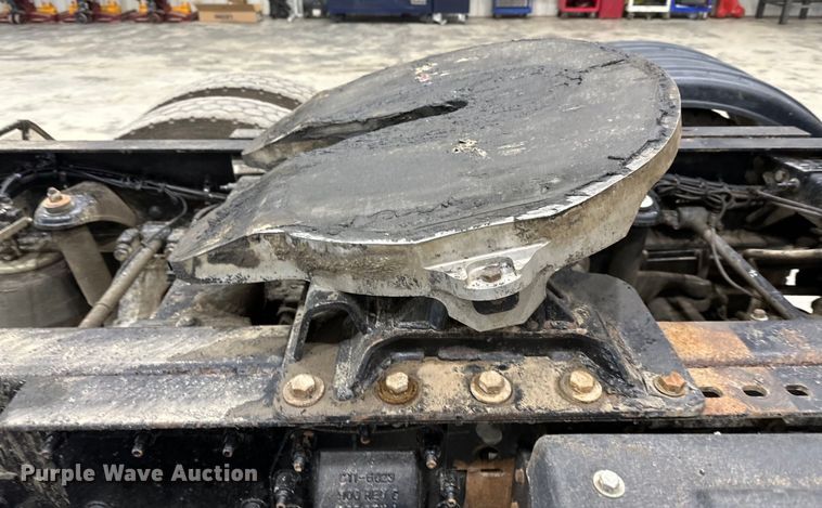 image for item EJ8926 2015 Peterbilt  389 semi truck