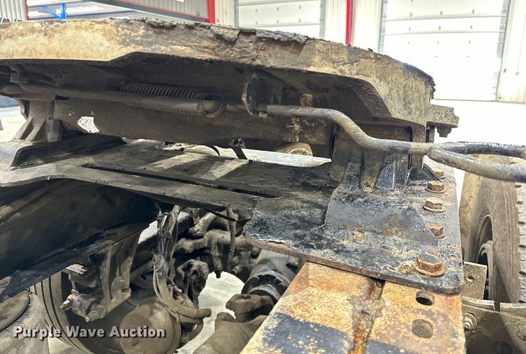 image for item EJ8926 2015 Peterbilt  389 semi truck