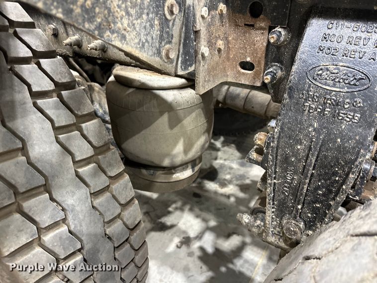 image for item EJ8926 2015 Peterbilt  389 semi truck