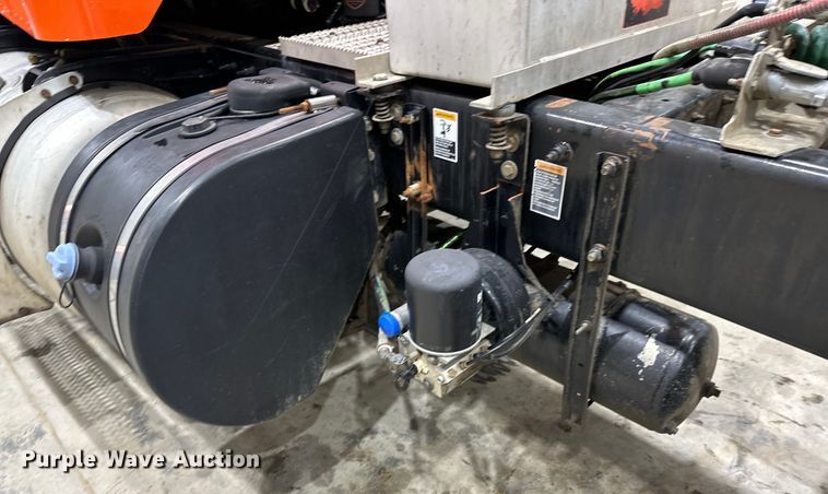 image for item EJ8926 2015 Peterbilt  389 semi truck