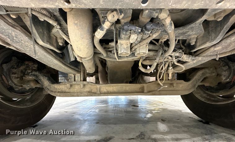 image for item EJ8926 2015 Peterbilt  389 semi truck