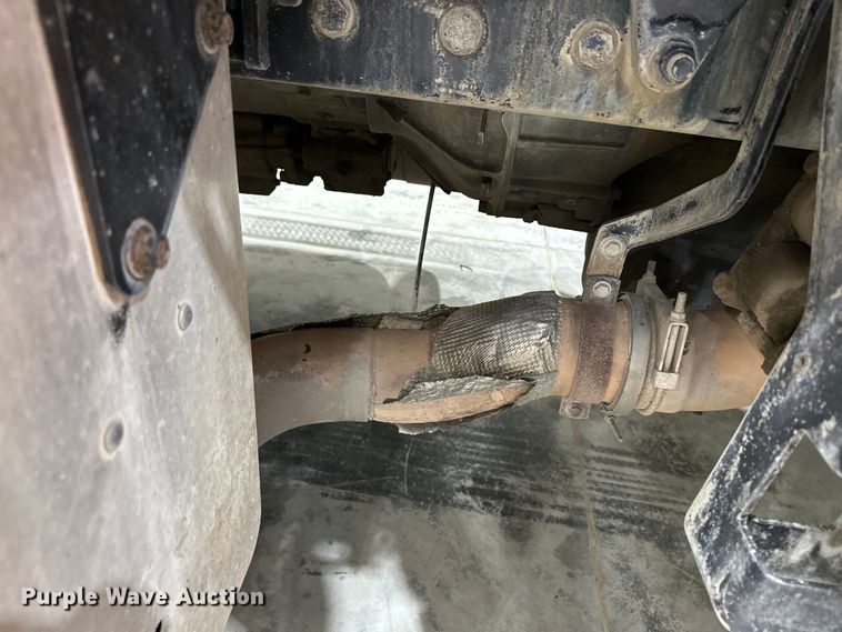 image for item EJ8926 2015 Peterbilt  389 semi truck