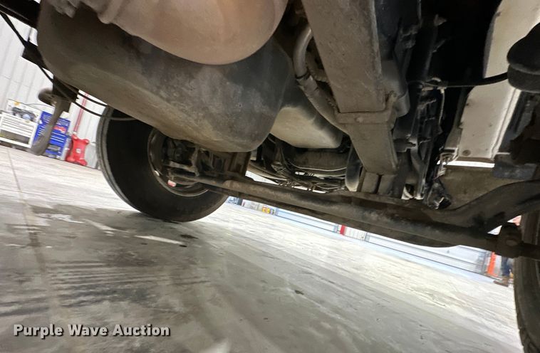 image for item EJ8926 2015 Peterbilt  389 semi truck