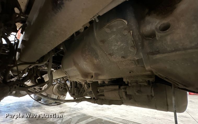 image for item EJ8926 2015 Peterbilt  389 semi truck