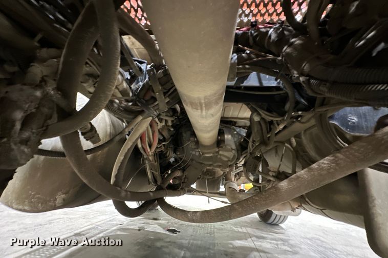 image for item EJ8926 2015 Peterbilt  389 semi truck