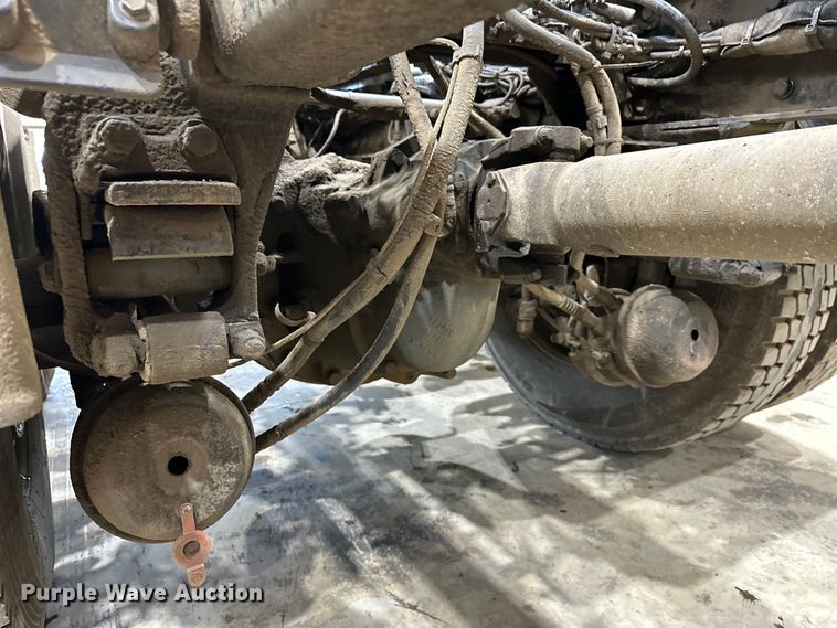 image for item EJ8926 2015 Peterbilt  389 semi truck