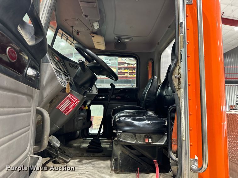 image for item EJ8926 2015 Peterbilt  389 semi truck