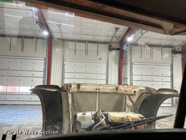 image for item EJ8926 2015 Peterbilt  389 semi truck