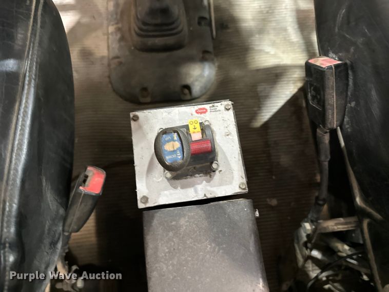 image for item EJ8926 2015 Peterbilt  389 semi truck