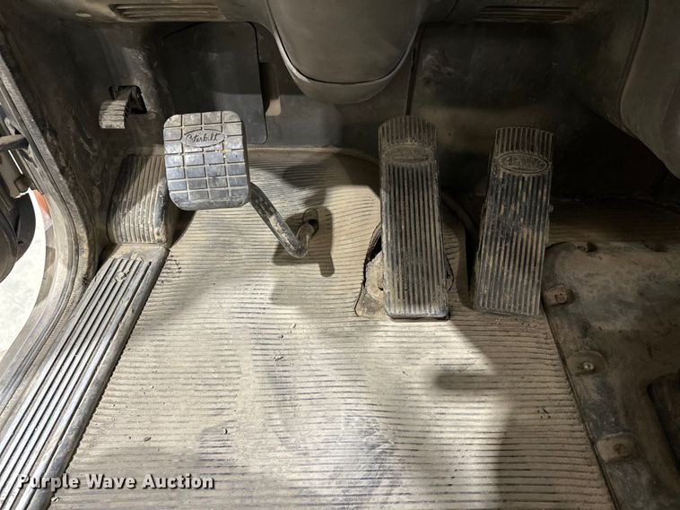 image for item EJ8926 2015 Peterbilt  389 semi truck