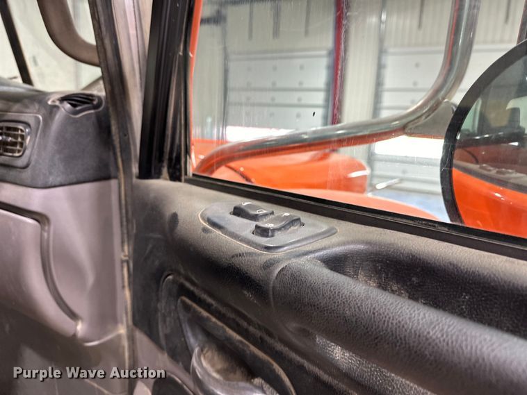 image for item EJ8926 2015 Peterbilt  389 semi truck