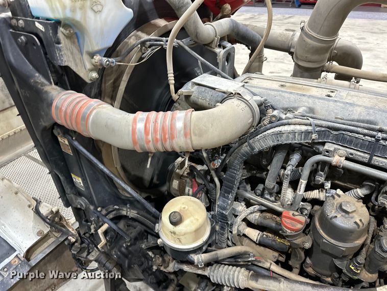 image for item EJ8926 2015 Peterbilt  389 semi truck