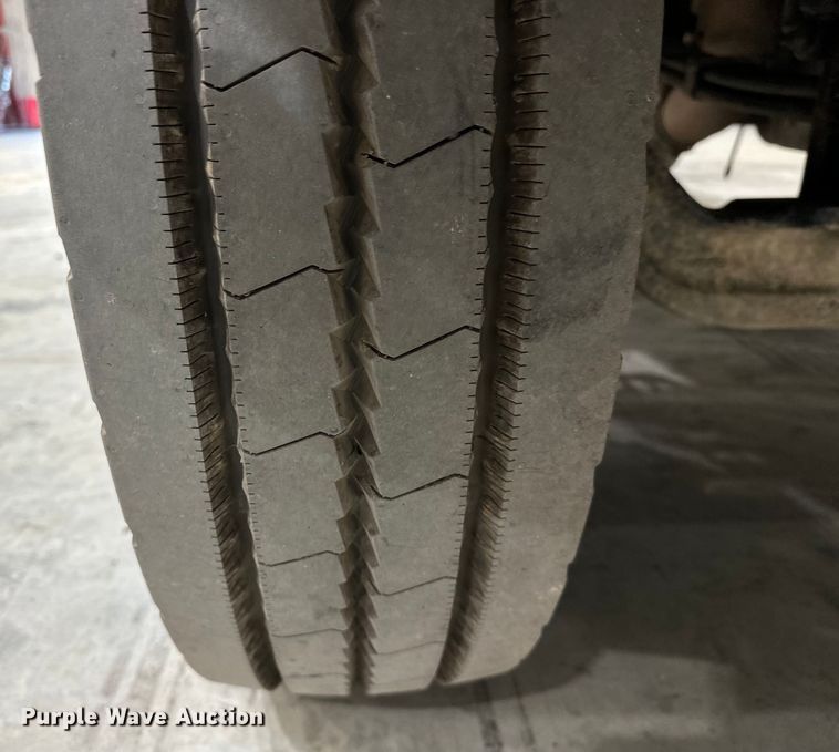 image for item EJ8926 2015 Peterbilt  389 semi truck