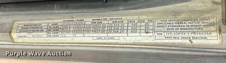 image for item EJ8926 2015 Peterbilt  389 semi truck