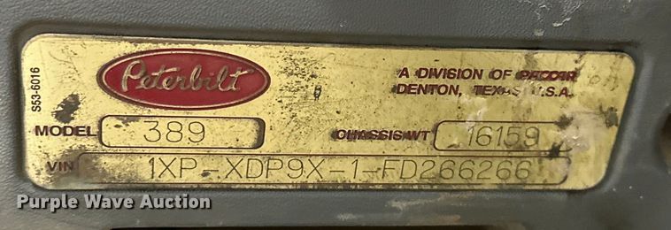 image for item EJ8926 2015 Peterbilt  389 semi truck