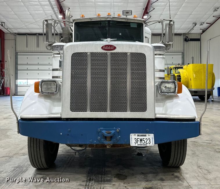 image for item EJ8927 2013 Peterbilt  367 semi truck