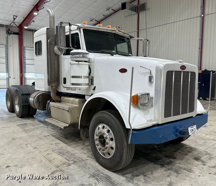 image for item EJ8927 2013 Peterbilt  367 semi truck