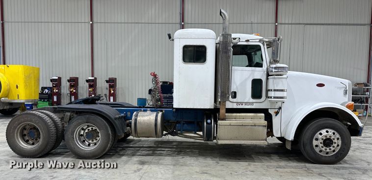 image for item EJ8927 2013 Peterbilt  367 semi truck