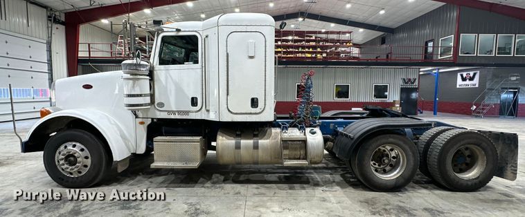 image for item EJ8927 2013 Peterbilt  367 semi truck
