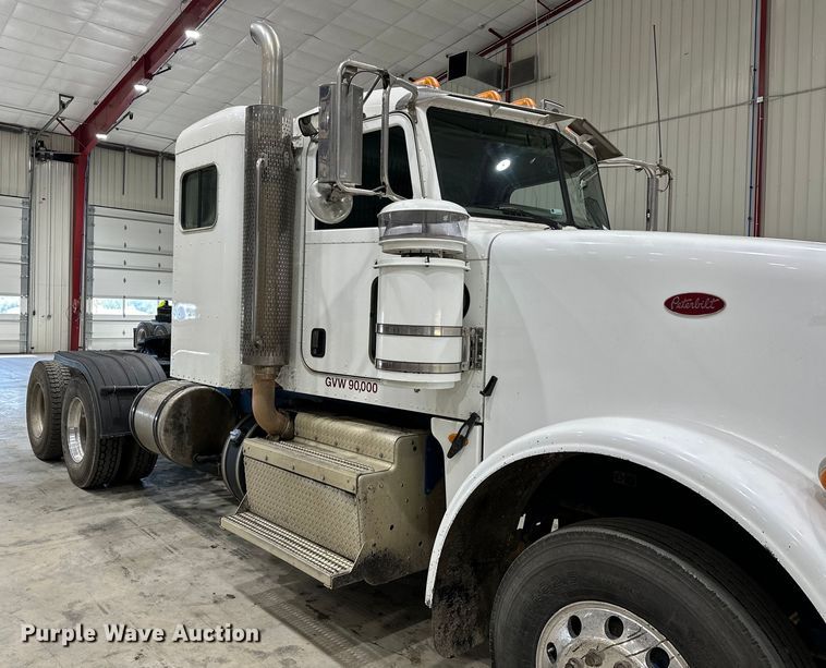 image for item EJ8927 2013 Peterbilt  367 semi truck