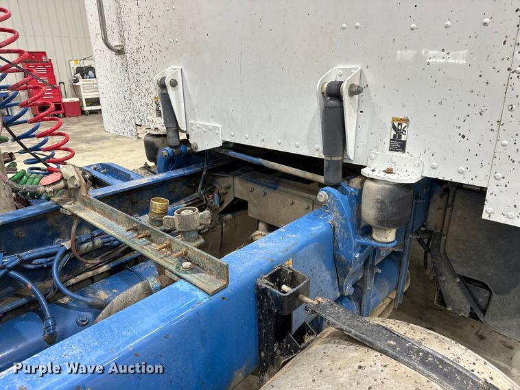 image for item EJ8927 2013 Peterbilt  367 semi truck