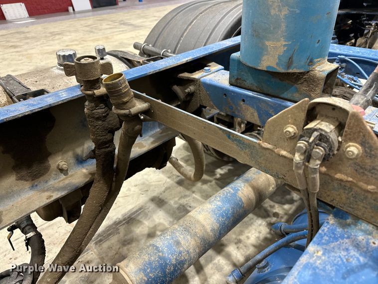 image for item EJ8927 2013 Peterbilt  367 semi truck