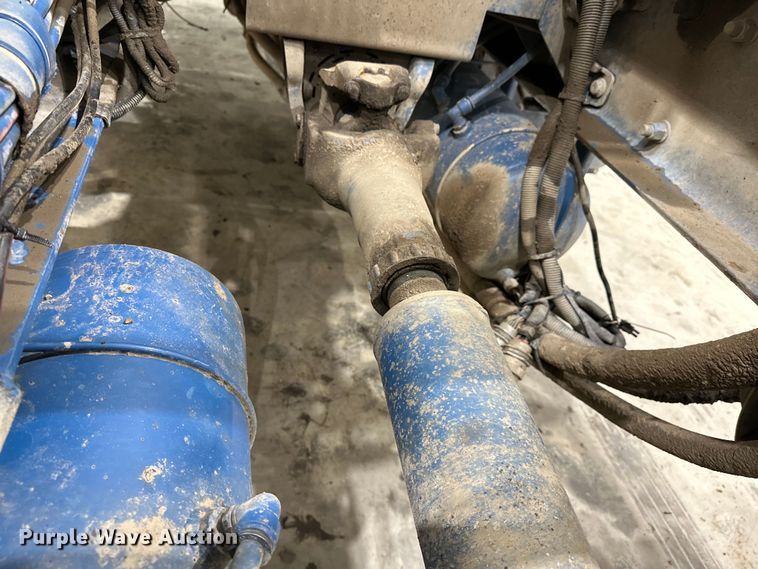 image for item EJ8927 2013 Peterbilt  367 semi truck