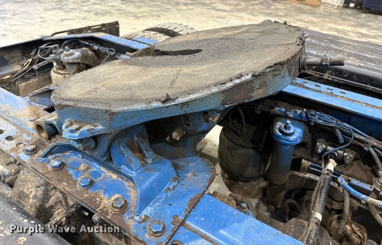 image for item EJ8927 2013 Peterbilt  367 semi truck