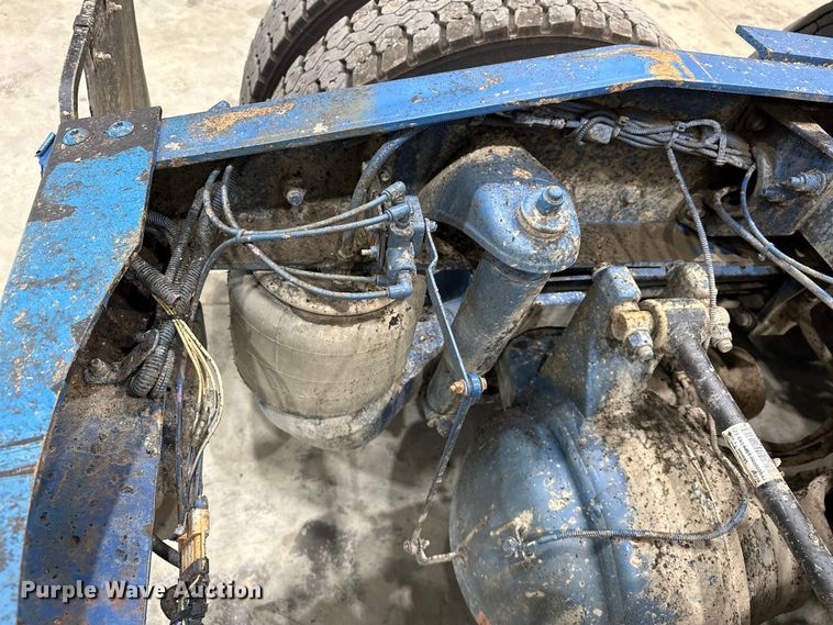 image for item EJ8927 2013 Peterbilt  367 semi truck