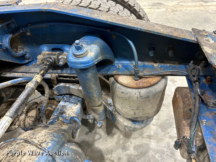 image for item EJ8927 2013 Peterbilt  367 semi truck