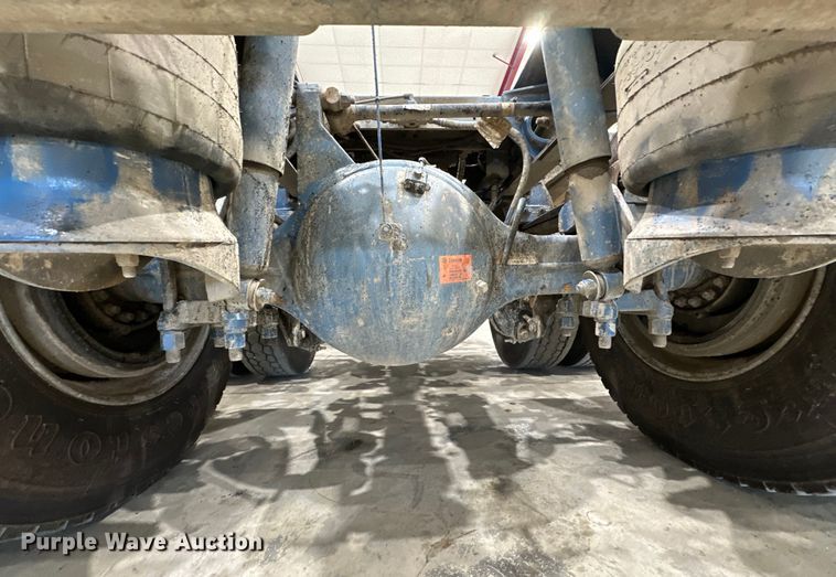 image for item EJ8927 2013 Peterbilt  367 semi truck