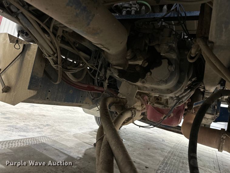 image for item EJ8927 2013 Peterbilt  367 semi truck