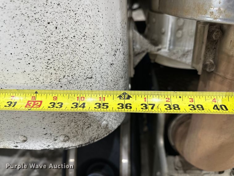 image for item EJ8927 2013 Peterbilt  367 semi truck