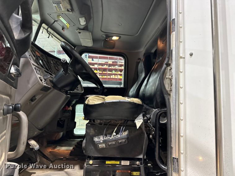 image for item EJ8927 2013 Peterbilt  367 semi truck